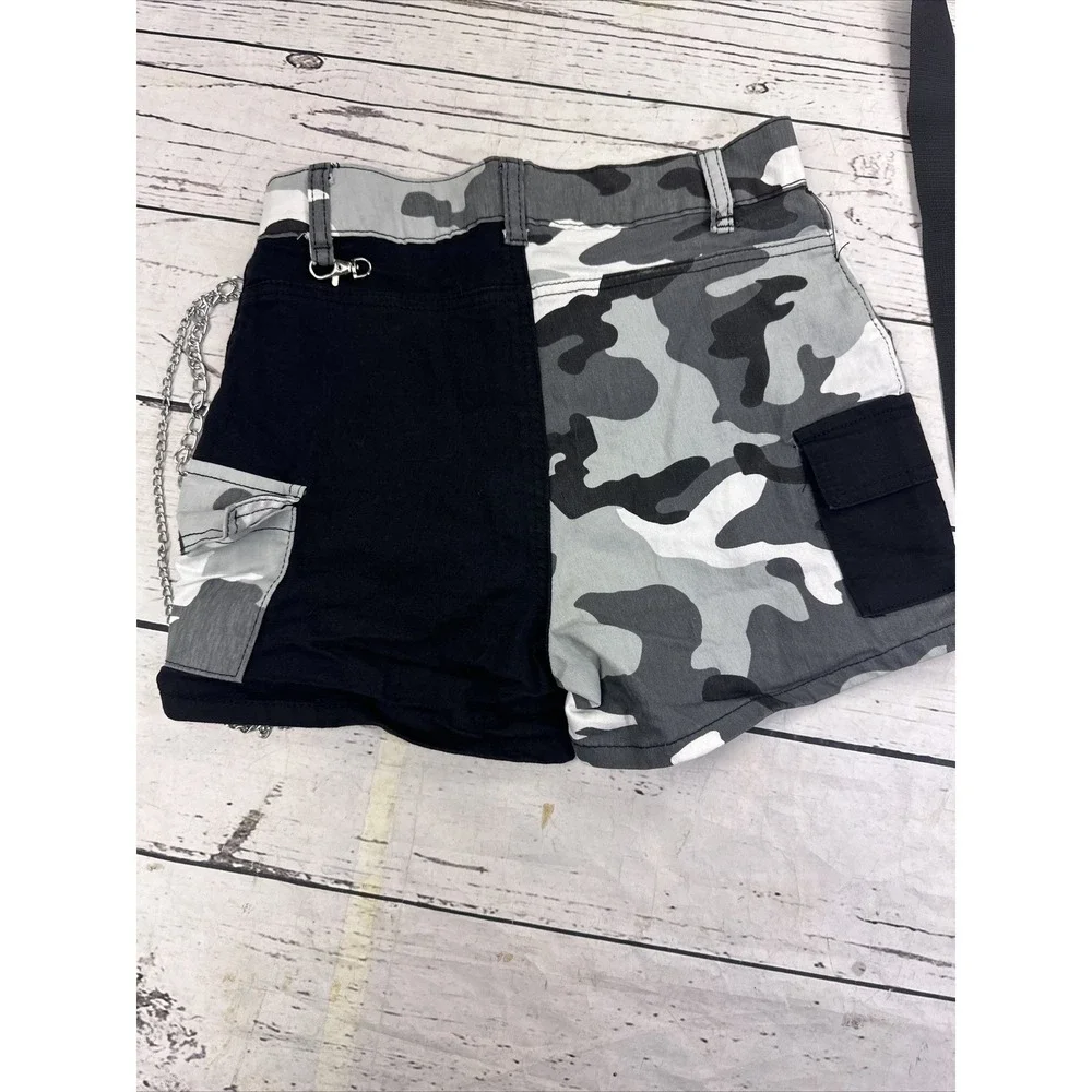 Kreamy Women's Camo Cargo Shorts  Small Gray Black Mikitary With Chains